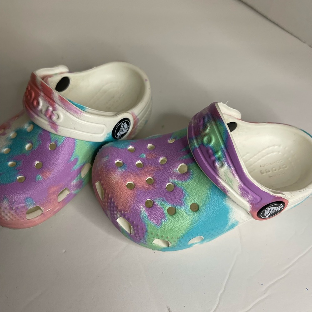 Girls tie-dye crocs